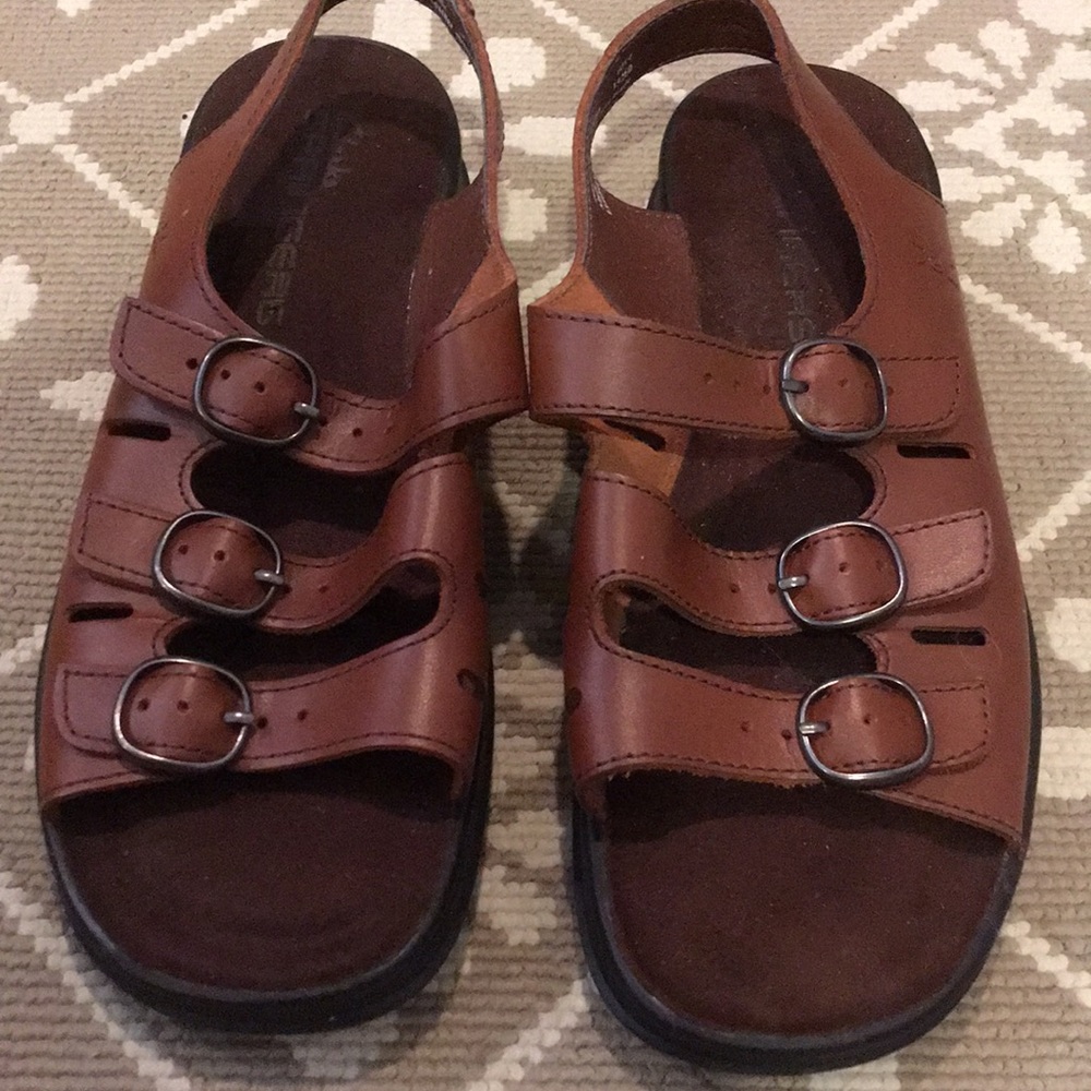 Clarks Springers Leather Brown sandals size 7